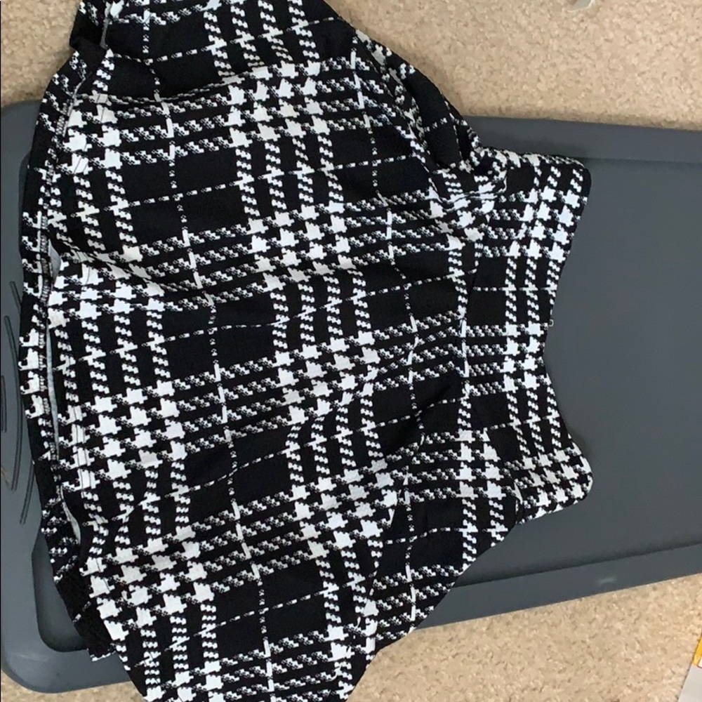 Sold‼️Black and white plaid skater skirt NEW! - Picture 4 of 5